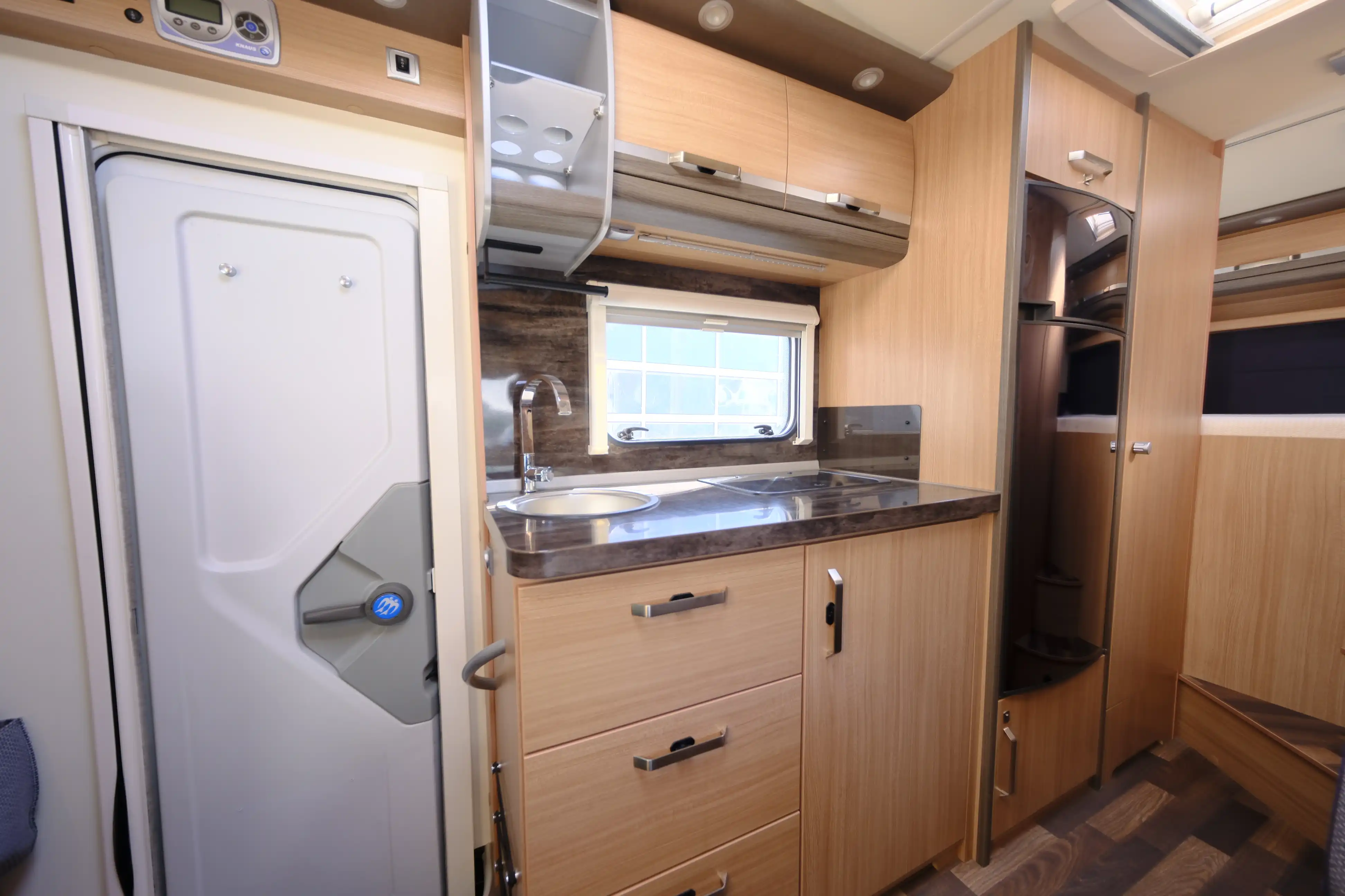 KNAUS Sky Traveller 650 DG Superlight - Ansicht 13